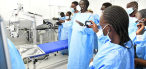 AFYA YETU NEWSLETTER: miembros del departamento de salud del condado de Turkana conociendo el nuevo quirófano