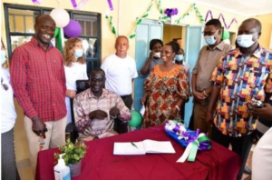 AFYA YETU NEWSLETTER: representantes del proyecto junto con miembros del departamento de salud del condado de Turkana