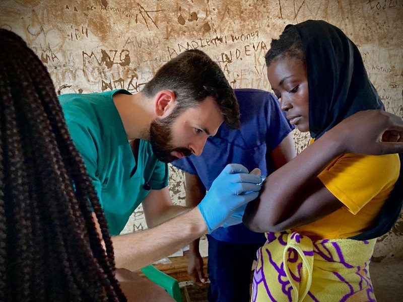 Proyecto sanitario en Malawi que mejora la atención dermatológica mediante campañas especializadas, cirugías, tele dermatología y apoyo a personas con albinismo y enfermedades cutáneas
